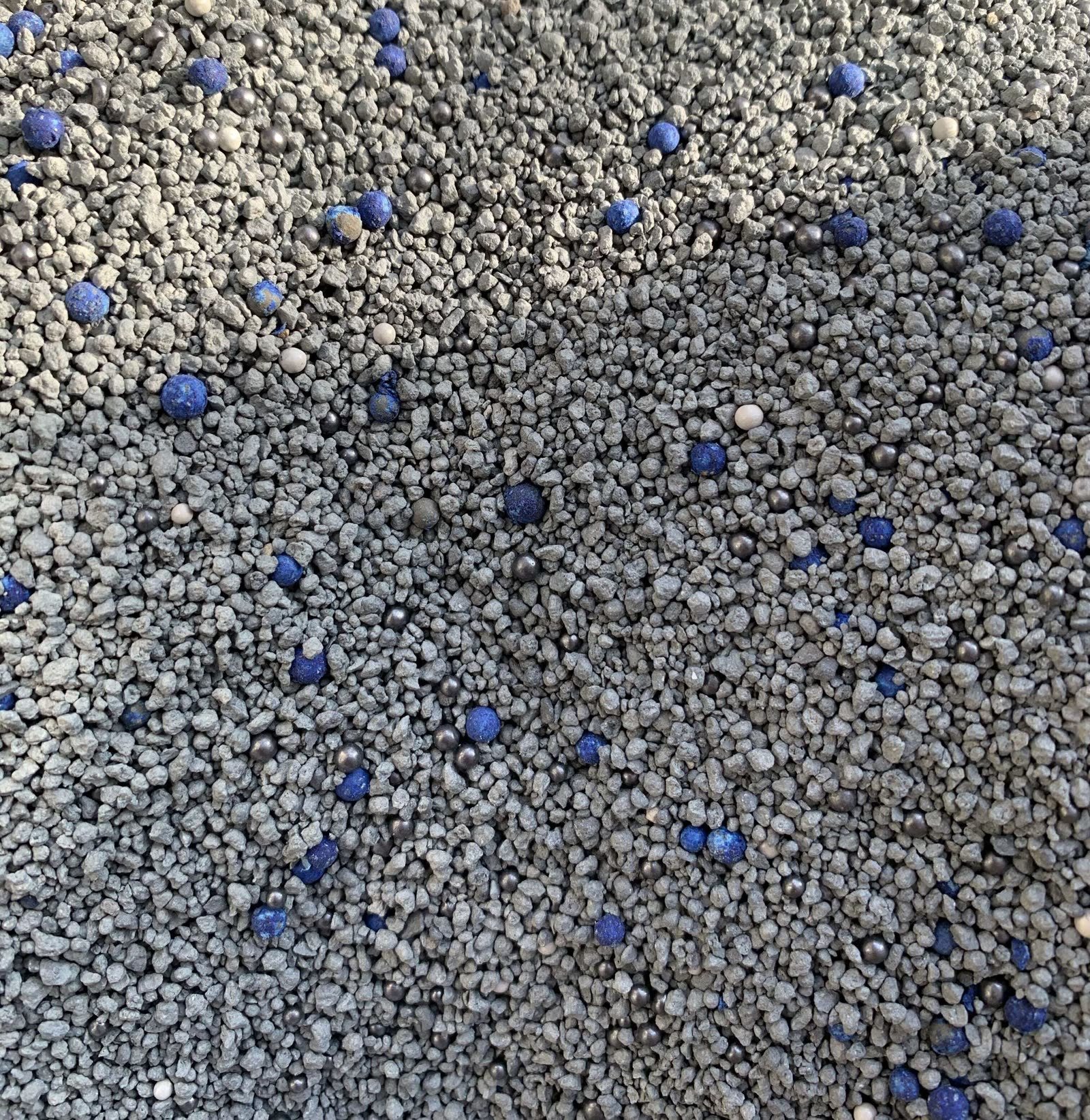 Cát mèo bentonite cao cấp Blue Stone