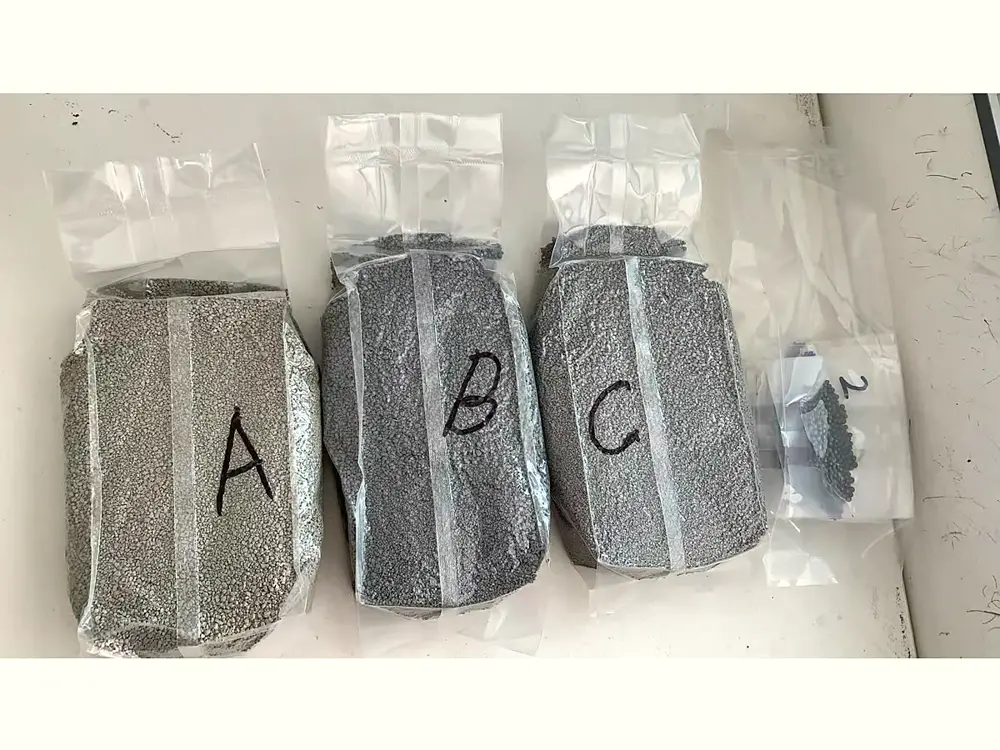 Túi mẫu cát mèo khử mùi để so sánh công thức