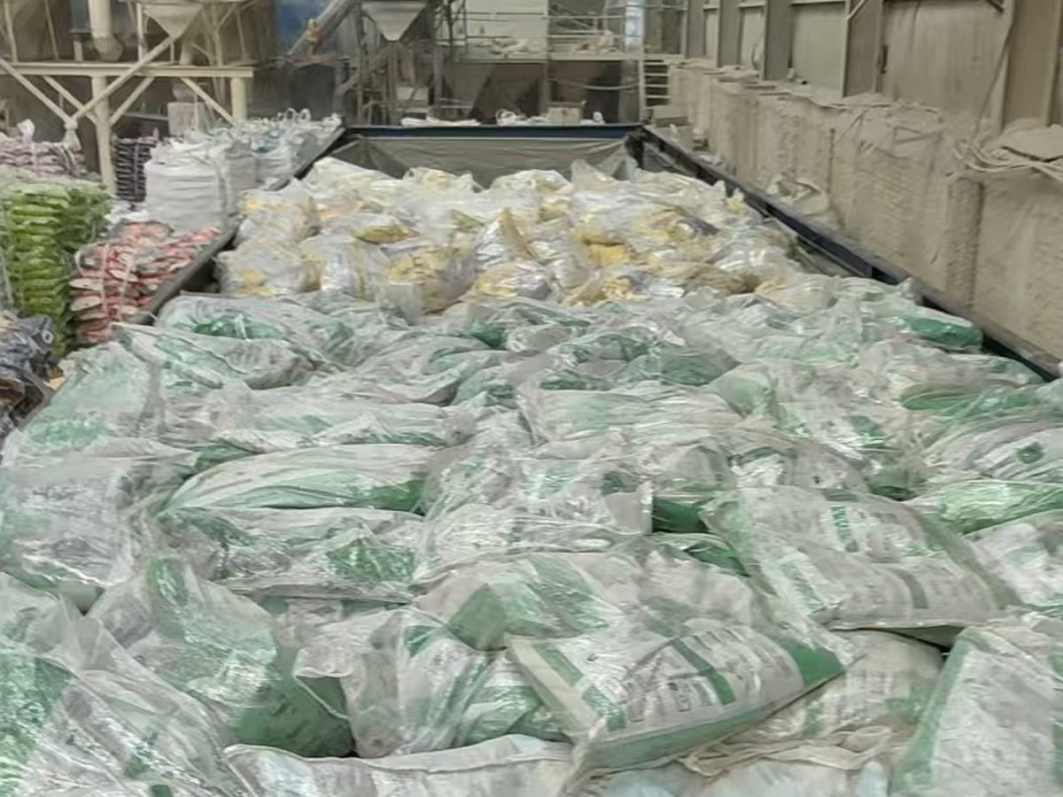 Chuẩn bị hàng cát mèo bentonite trước khi vận chuyển