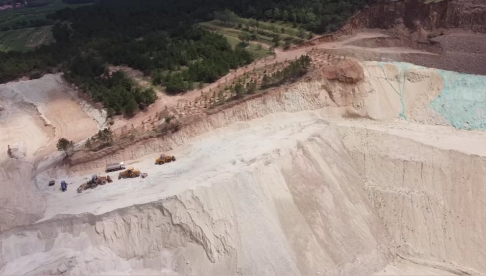LINGSHUAI bentonite cat litter factory and product supply