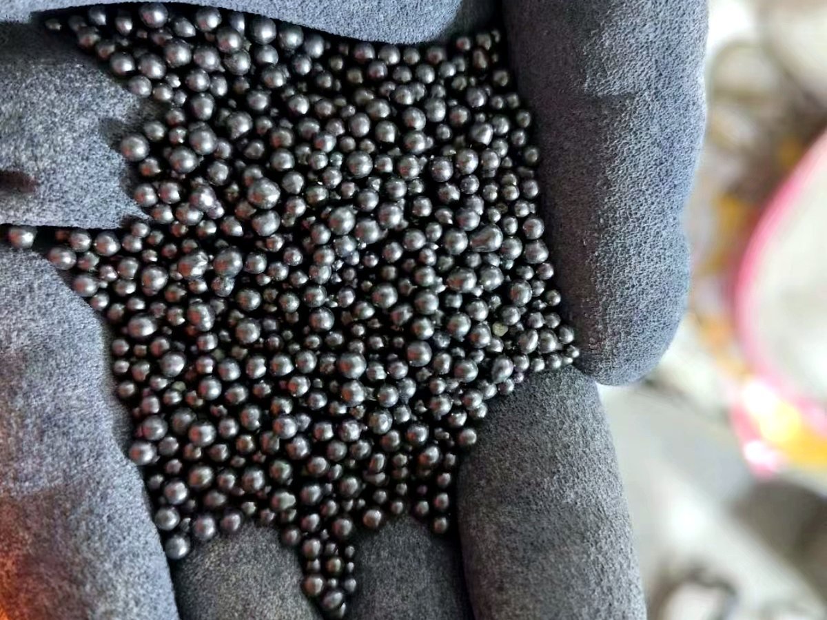 Carbon ball trong cát mèo bentonite